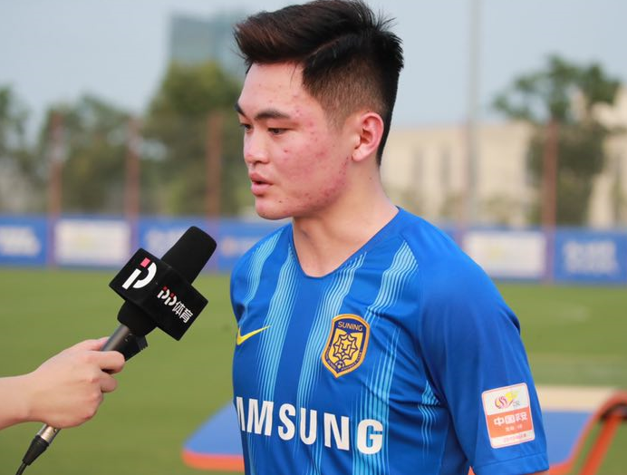 热身赛巅峰对决！徽州独角兽队爆冷岭东鲨队队，UFC赛场再起波澜；边后卫成为亮点的简单介绍