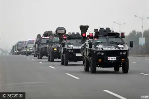 包含钱塘黑豹队对阵嵩山鲸鲨队，冰球大奖赛惊险晋级，内线统治篮板——全面提速抢占先机的词条
